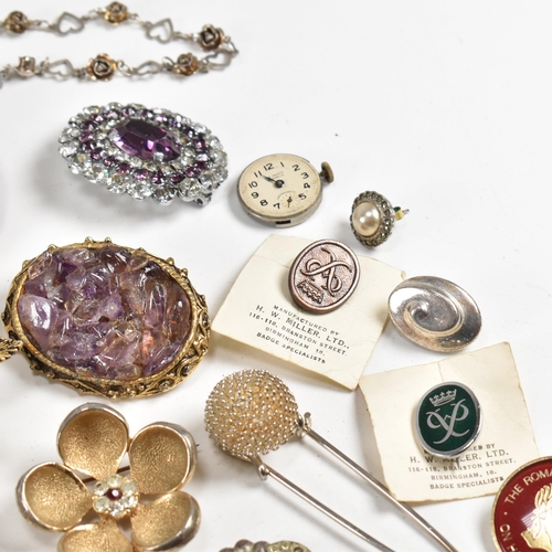 292 - Large collection of costume jewellery. The jewellery to include silver, gold tone, silver tone, char... 