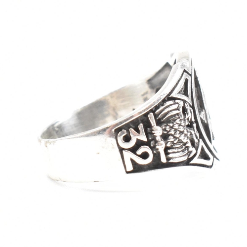 315 - A contemporary 925 silver masonic style ring. Weight approx 7.6g. Size approx X-W. All weights, meas... 