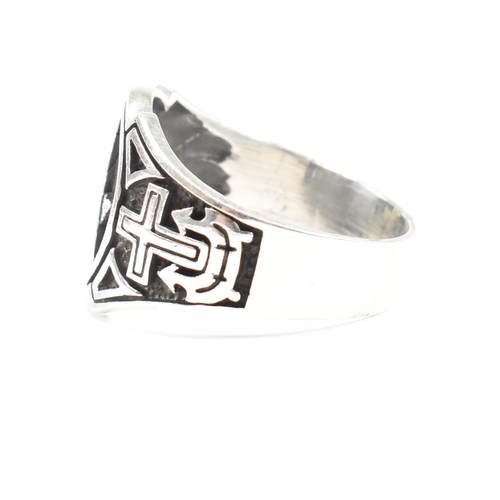 315 - A contemporary 925 silver masonic style ring. Weight approx 7.6g. Size approx X-W. All weights, meas... 