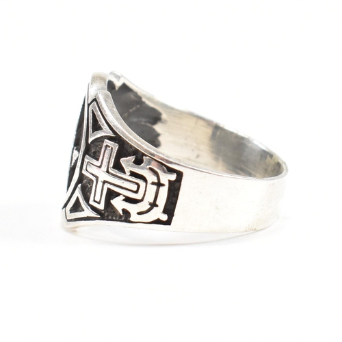 315 - A contemporary 925 silver masonic style ring. Weight approx 7.6g. Size approx X-W. All weights, meas... 