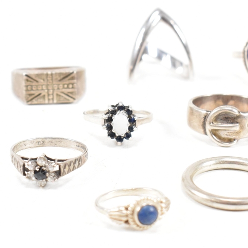 354 - A collection of 925 silver and gem set rings.The rings to include sapphire, lapis lazuli, marcasite,... 