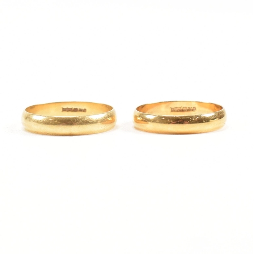 385 - A pair of hallmarked 18 ct gold band rings. The ring hallmarked Birmingham. Inscribed i Love You. We... 