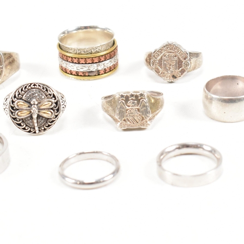 386 - A collection of 925 silver rings.The rings to include pierced, puzzle, dragonfly 18ct gold overlay, ... 