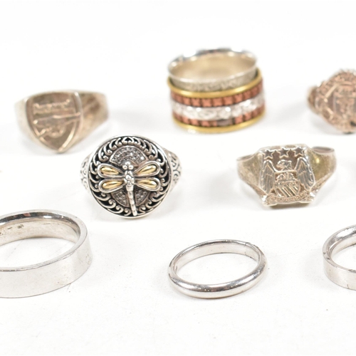 386 - A collection of 925 silver rings.The rings to include pierced, puzzle, dragonfly 18ct gold overlay, ... 