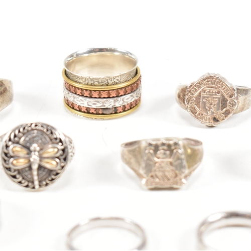 386 - A collection of 925 silver rings.The rings to include pierced, puzzle, dragonfly 18ct gold overlay, ... 