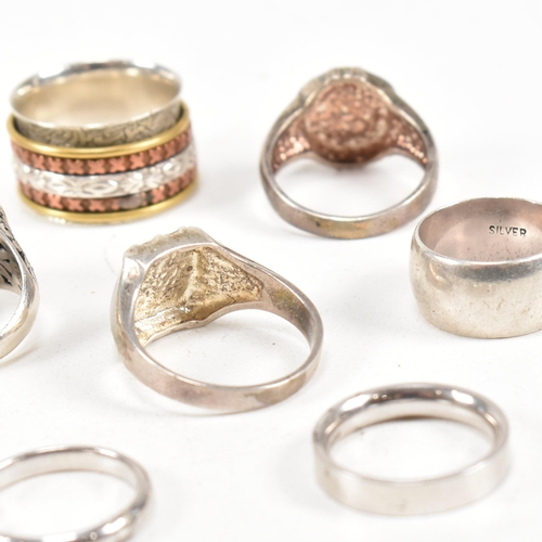 386 - A collection of 925 silver rings.The rings to include pierced, puzzle, dragonfly 18ct gold overlay, ... 