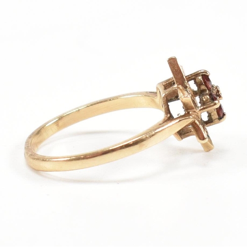 394 - A hallmarked 9ct gold garnet star cluster ring. 2.3g. Size M.5. All weights, measurements and sizes ... 