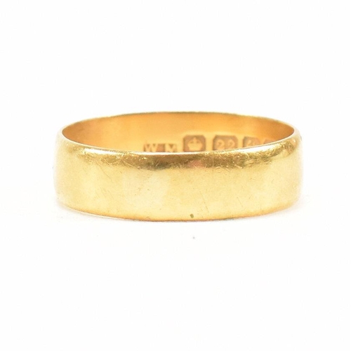 405 - A hallmarked 22ct band ring. The ring hallmarked Birmingham. Weight 5.7g. Size T. All weights, measu... 