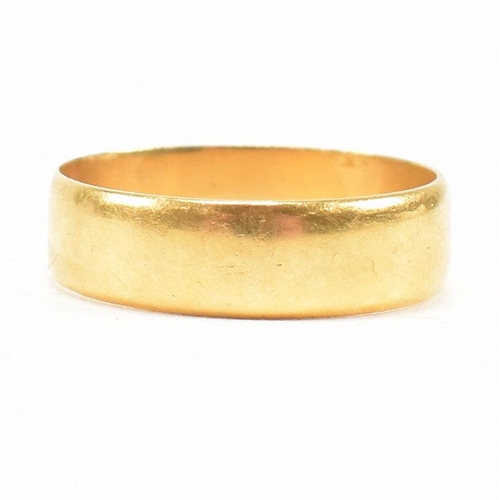 405 - A hallmarked 22ct band ring. The ring hallmarked Birmingham. Weight 5.7g. Size T. All weights, measu... 