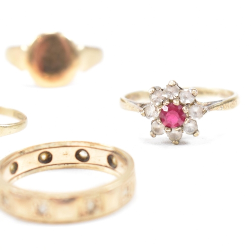 429 - A collection of gold rings. The rings to include hallmarked red and white stone cluster ring, a hall... 