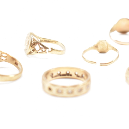 429 - A collection of gold rings. The rings to include hallmarked red and white stone cluster ring, a hall... 