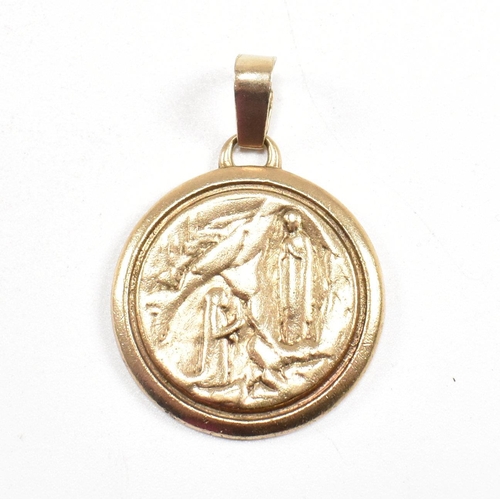 43 - A hallmarked 9ct gold pendant having St Christopher scene verso. Hallmarked London. Weight 19g. Meas... 