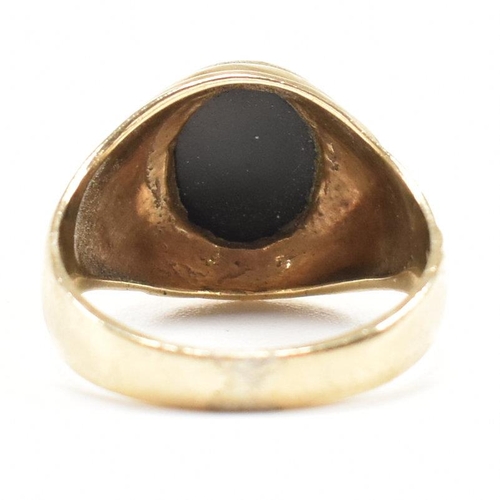 430 - A hallmarked 9ct gold and onyx signet ring. Weight 3.6g. Size M.5.All weights, measurements and size... 