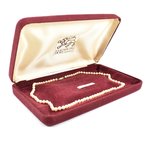 433 - A gold and cultured pearl necklace. The necklace strung with 3mm round pearls. Unmarked tests indica... 