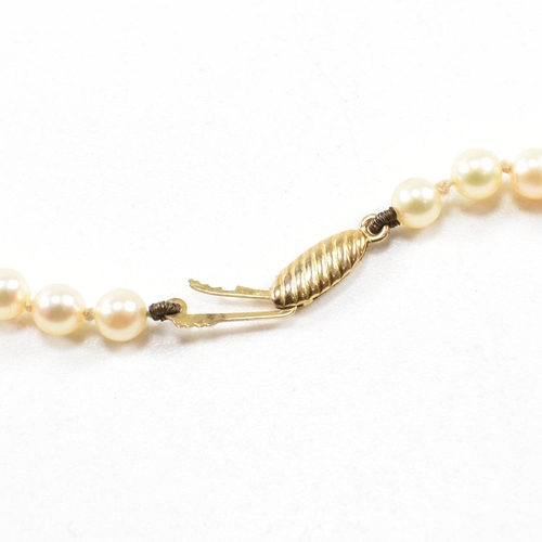 433 - A gold and cultured pearl necklace. The necklace strung with 3mm round pearls. Unmarked tests indica... 