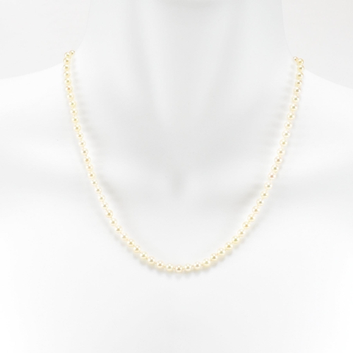 433 - A gold and cultured pearl necklace. The necklace strung with 3mm round pearls. Unmarked tests indica... 