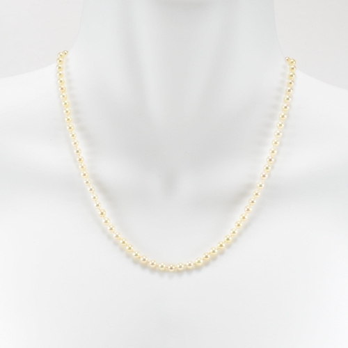 433 - A gold and cultured pearl necklace. The necklace strung with 3mm round pearls. Unmarked tests indica... 