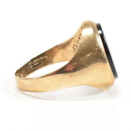 448 - A hallmarked 9ct gold and onyx signet ring. Hallmarked London 1981. Weight 3.9g. Size O. All weights... 