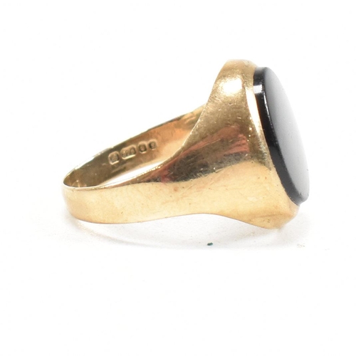 448 - A hallmarked 9ct gold and onyx signet ring. Hallmarked London 1981. Weight 3.9g. Size O. All weights... 