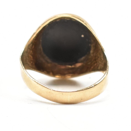 448 - A hallmarked 9ct gold and onyx signet ring. Hallmarked London 1981. Weight 3.9g. Size O. All weights... 