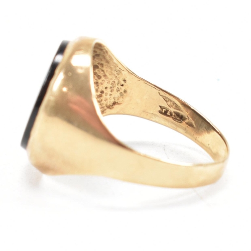 448 - A hallmarked 9ct gold and onyx signet ring. Hallmarked London 1981. Weight 3.9g. Size O. All weights... 