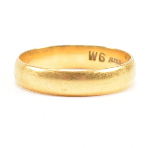 461 - A hallmarked 22ct gold  band ring. Hallmarked London. Sponsors mark ACC – Albion. Total weight 3.8g.... 