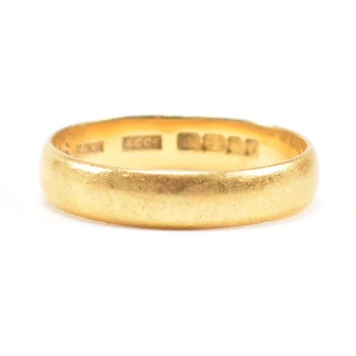 461 - A hallmarked 22ct gold  band ring. Hallmarked London. Sponsors mark ACC – Albion. Total weight 3.8g.... 