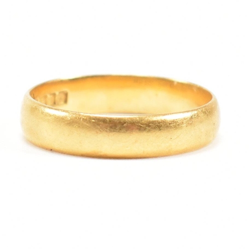 461 - A hallmarked 22ct gold  band ring. Hallmarked London. Sponsors mark ACC – Albion. Total weight 3.8g.... 