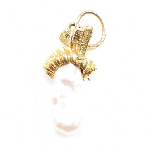 85 - A hallmarked 14ct gold and pearl necklace pendant. The pendant formed of a baroque Keshi pearl surmo... 