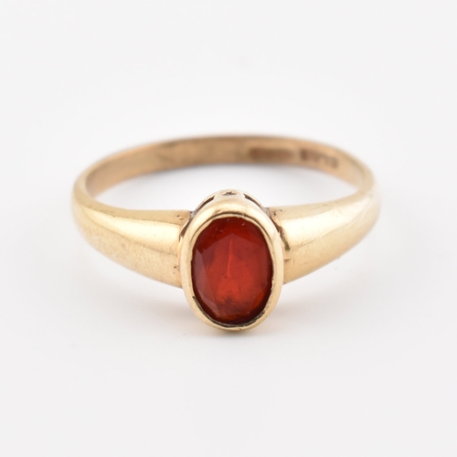 359 - A hallmarked 9ct yellow gold & red stone solitaire ring. The single stone ring having an oval cut be... 