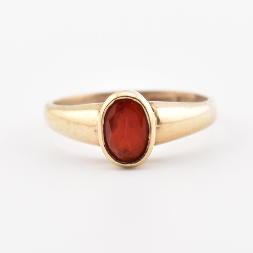 359 - A hallmarked 9ct yellow gold & red stone solitaire ring. The single stone ring having an oval cut be... 