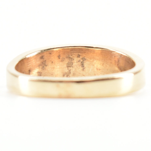 434 - A hallmarked 9ct yellow gold Mizpah ring. The ring having 'MIZPAH' to the centre with floral designs... 