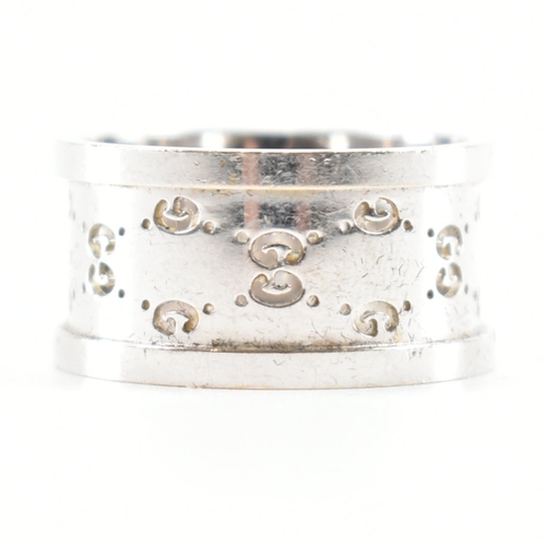 469 - A Gucci hallmarked 18ct white gold & diamond ring. The ring having a central circular swivel head se... 