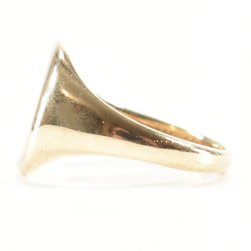 492 - A hallmarked 9ct yellow gold signet ring. The ring having a circular head to tapering band. Hallmark... 