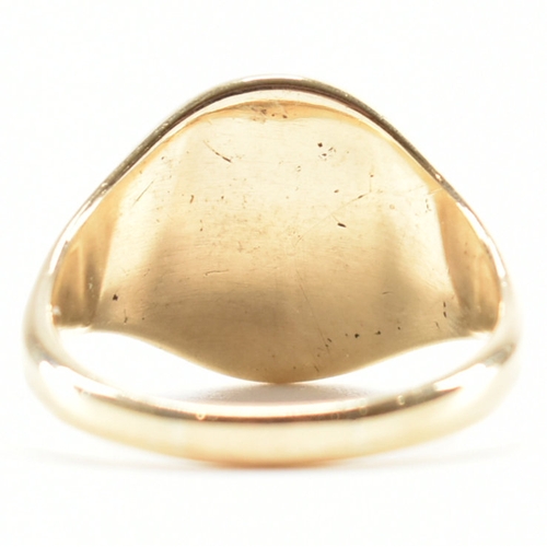 492 - A hallmarked 9ct yellow gold signet ring. The ring having a circular head to tapering band. Hallmark... 