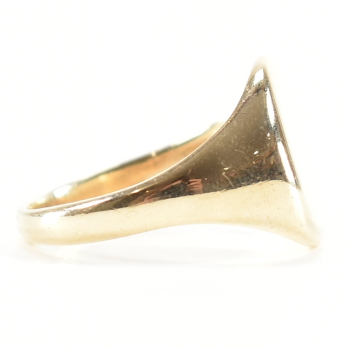 492 - A hallmarked 9ct yellow gold signet ring. The ring having a circular head to tapering band. Hallmark... 