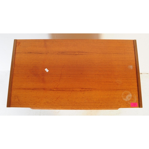 610 - Steens Furniture - An original retro mid 20th century circa 1960s teak wood chest of drawers. Of rec... 