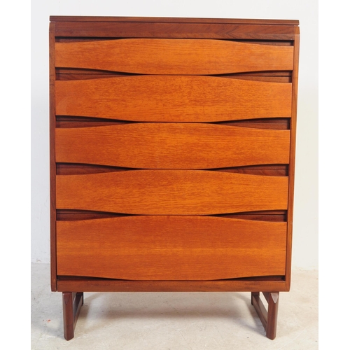 641 - White & Newton - A 20th century White and Newton teak tallboy chest of drawers. The chest of drawers... 