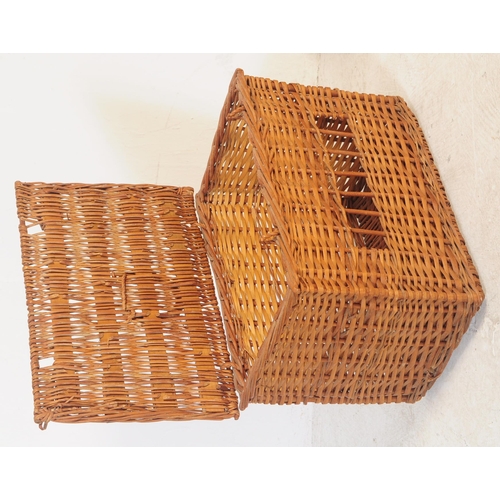 656 - A collection of retro mid 20th century wicker picnic / hampers baskets. With bottle / wine carriers ... 