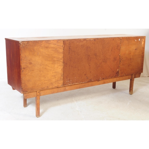 722 - A retro 1960 / 1970's teak sideboard credenza. Of rectangular form with twin doors to centre and fla... 