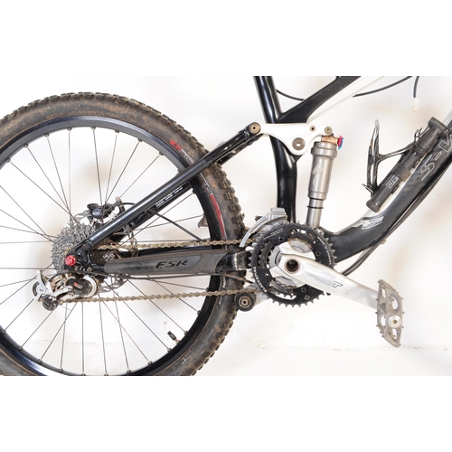 731 - S-Works Enduro - Full suspension Mountain Bike / Bicycle. With Carbon Fibre frame. Specialized bike ... 