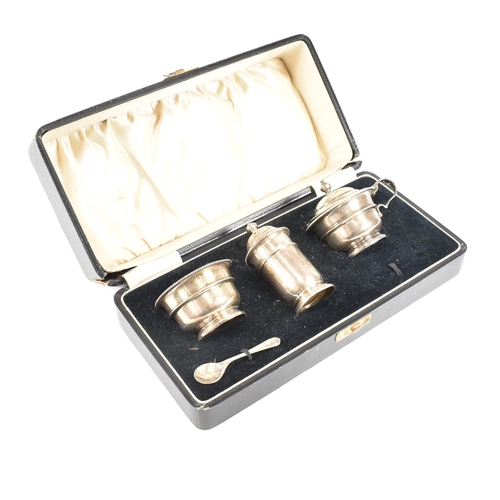 100 - A1930sÿhallmarked silver three piece condiment set. The set comprising of salt, cruet and condiment ... 