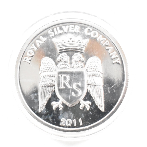 168 - A one oz 2011 Royal Silver Company coin. The coin being marked plata extra-fina .99999 silver. The c... 