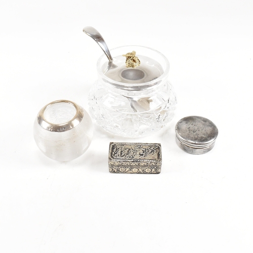 187 - A hallmarked silver topped Carr's of Sheffield Ltd cut glass honey pot with hallmarked silver lidÿ a... 