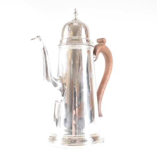 192 - A hallmarked silver Queen Anne style coffee pot. The coffee pot in round tapered form having a domed... 