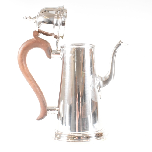 192 - A hallmarked silver Queen Anne style coffee pot. The coffee pot in round tapered form having a domed... 