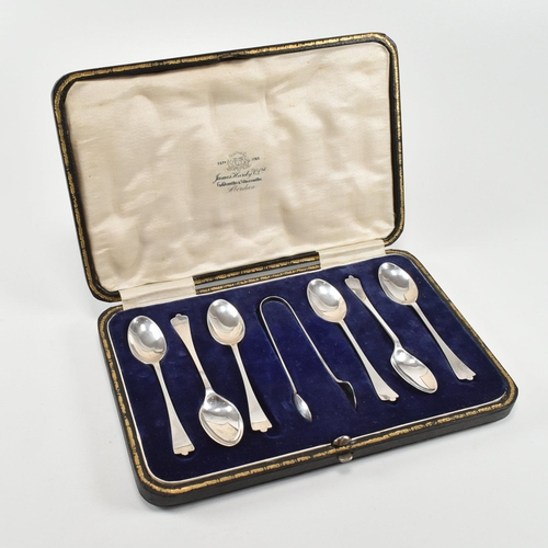 204 - A George V hallmarked silver set of dog nose coffee spoons and sugar tongs. The spoons having trifid... 