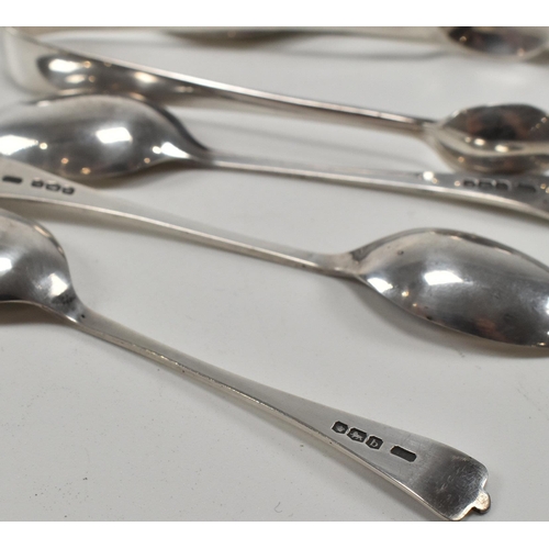 204 - A George V hallmarked silver set of dog nose coffee spoons and sugar tongs. The spoons having trifid... 