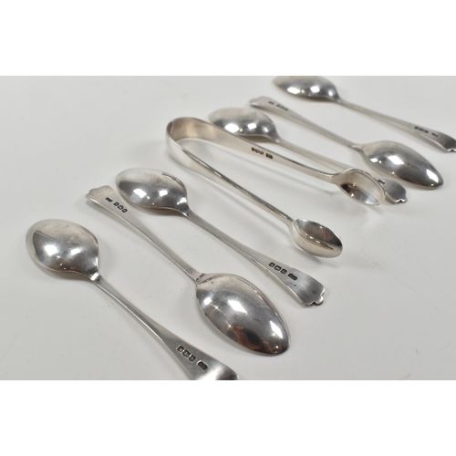 204 - A George V hallmarked silver set of dog nose coffee spoons and sugar tongs. The spoons having trifid... 