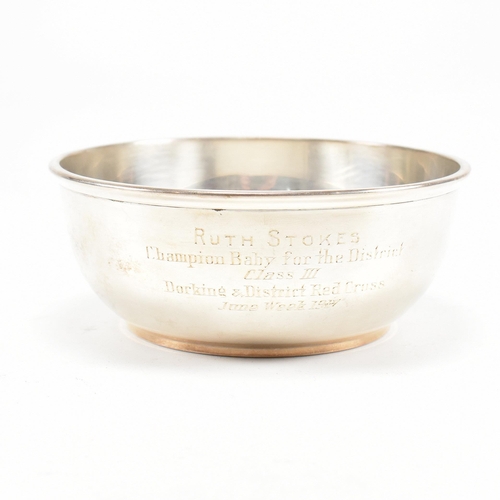 26 - A George V cased Mappin and Webb hallmarked silver bowl and spoonÿChristeningÿset. The set having it... 